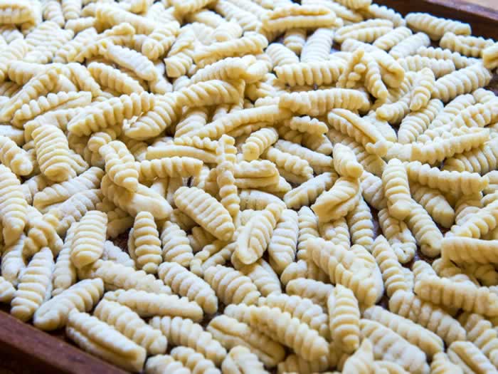 https://www.thelunacafe.com/wp-content/uploads/2013/09/Cavatelli-pasta-drying.jpg